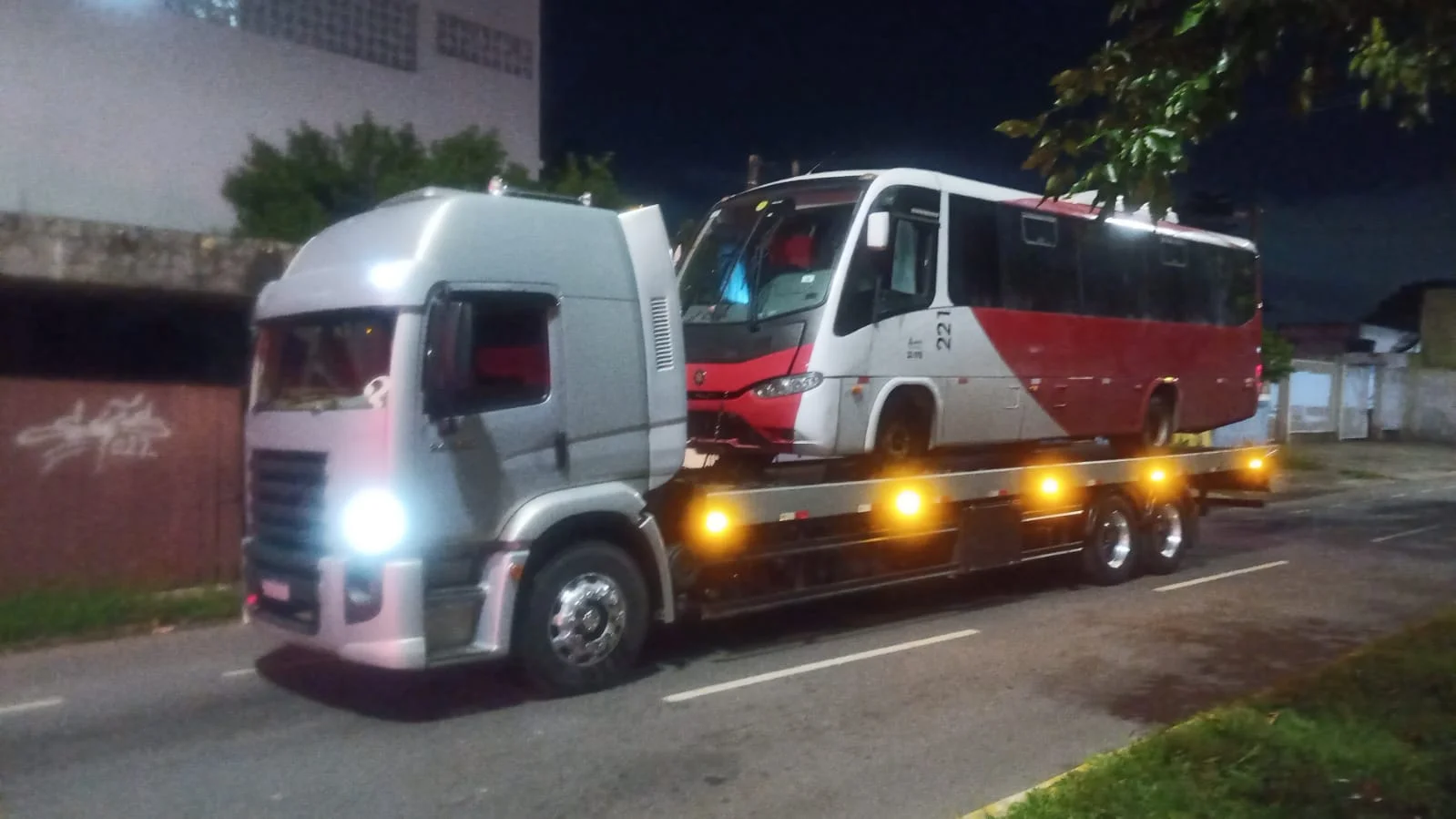 Transporte interestadual de veículos saindo de Campos dos Goytacazes