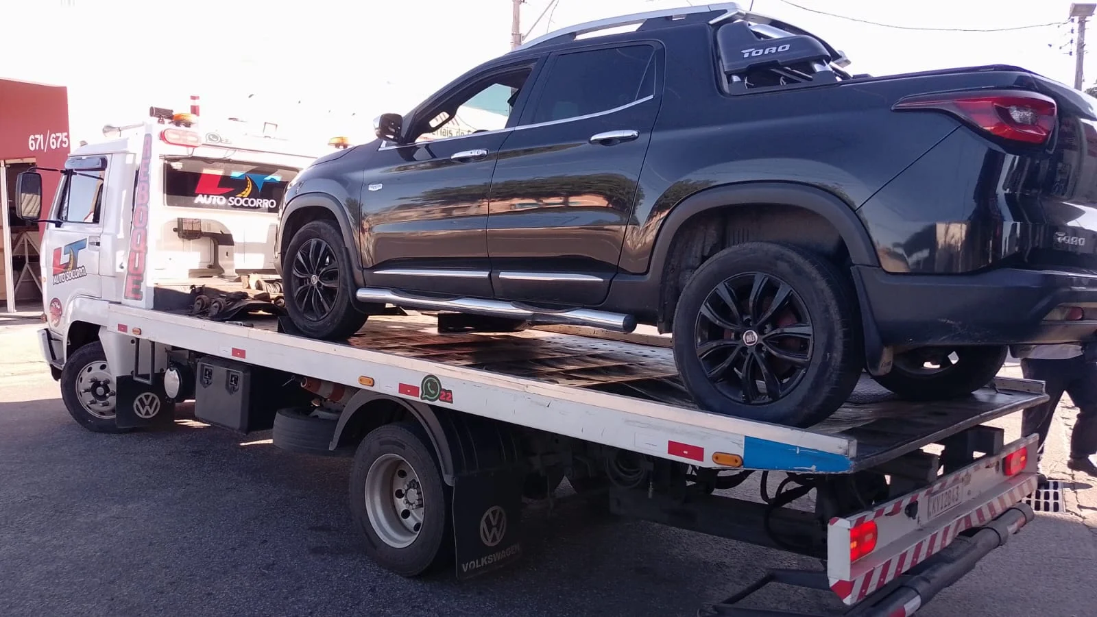 Guincho plataforma para carros em Campos dos Goytacazes transportando picape